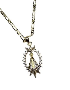 Collar con dije virgen de Juquila ovalado Limerence By Claudia Herrera de oro laminado 14 K