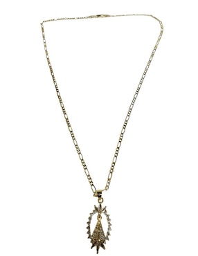 Collar con dije virgen de Juquila ovalado Limerence By Claudia Herrera de oro laminado 14 K