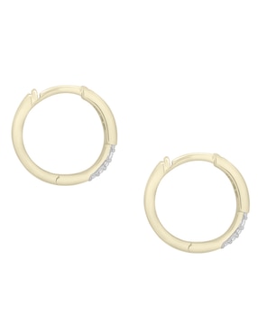 Huggies Mjj Brilliant Inc Hoop de oro 14 K con acabado pavé diamante