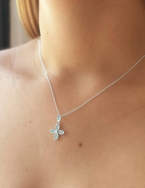Collar con dije de flor Clepsidra de plata P 925