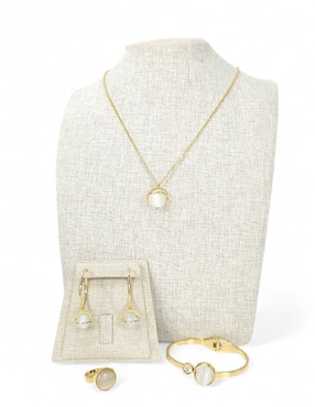 Collar, pulsera, anillo y aretes Og