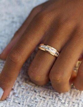 Anillo circular Joyería M De Leon 10 k de oro zirconia pulido
