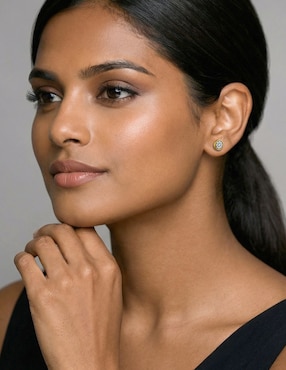 Aretes cortos redondos Mjj Brilliant Inc de oro amarillo 14 K con acabado pavé diamante