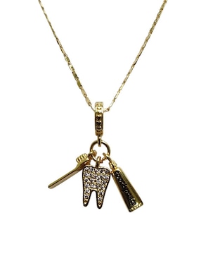 Collar con dije de muela Limerence By Claudia Herrera de oro laminado 14 K