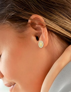 Arete ovalado Joyería M De Leon de oro amarillo 10 K con acabado brillante zirconia