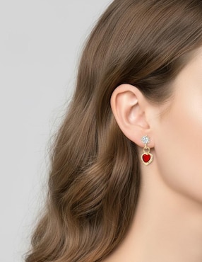 Arete de corazón Joyería M De Leon de oro amarillo 10 K con acabado brillante zirconia