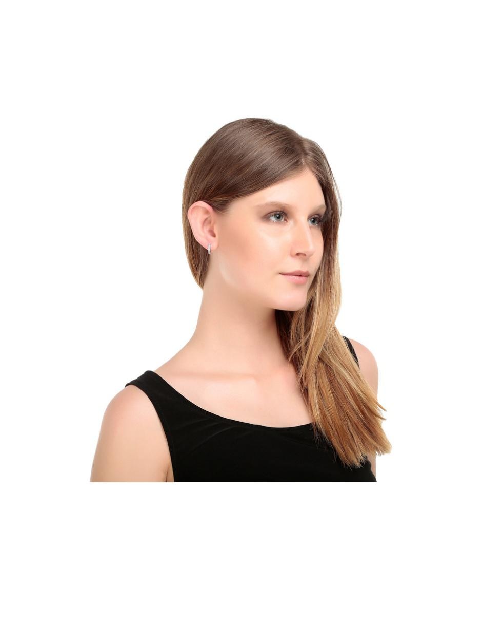 Aretes de oro blanco 14 K con acabado brillante diamante 8