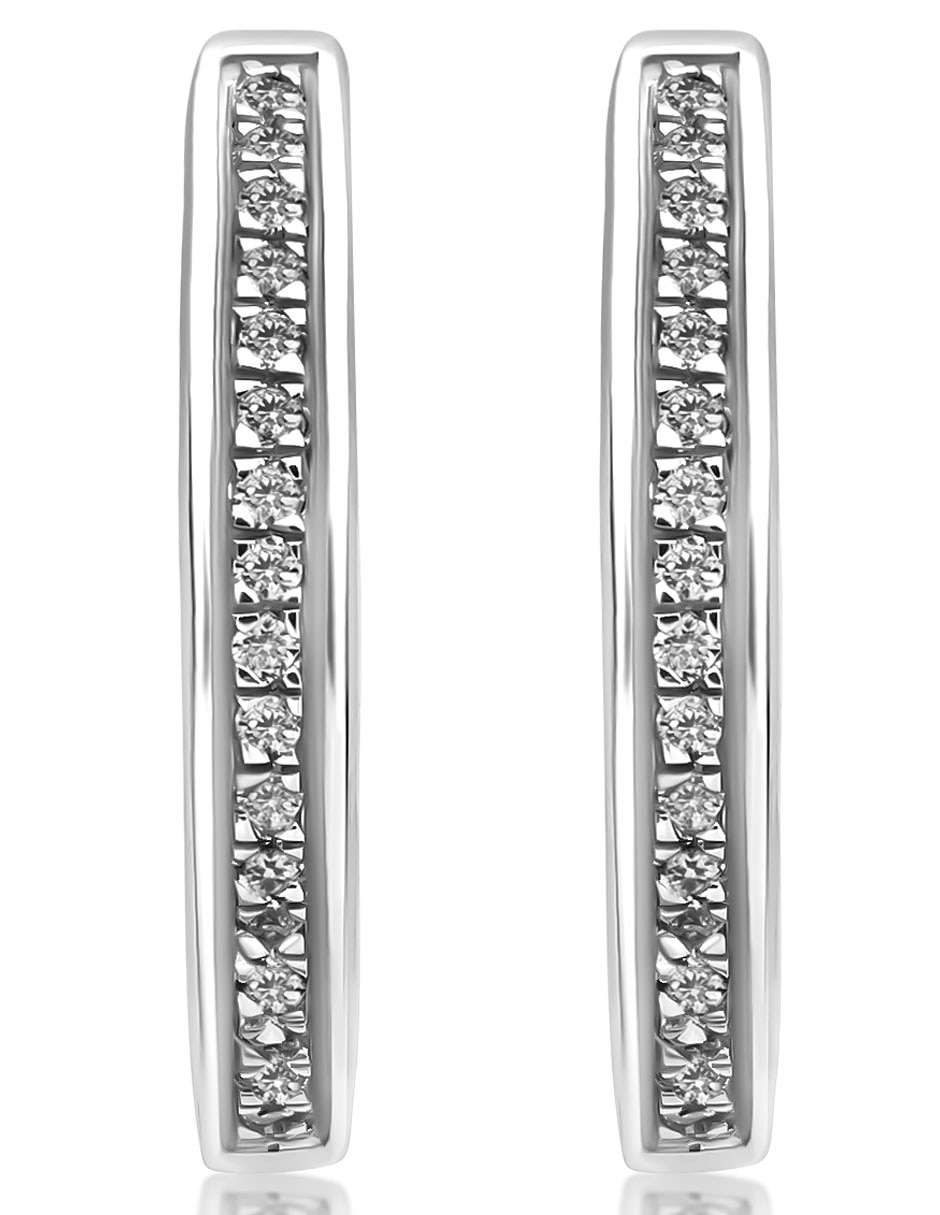 Aretes redondos de oro blanco con acabado pavé diamante