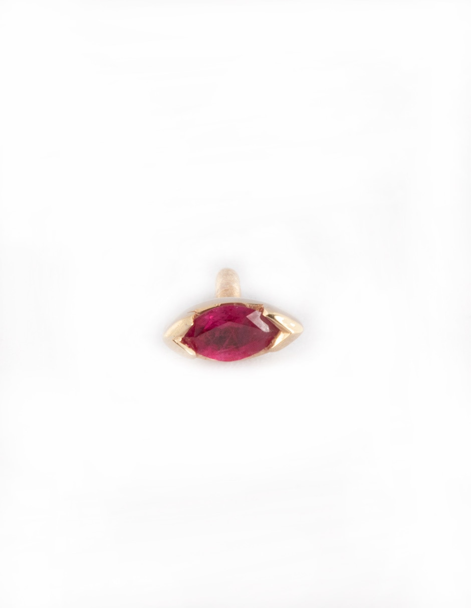 Piercing de oro con acabado brillante rubí 1