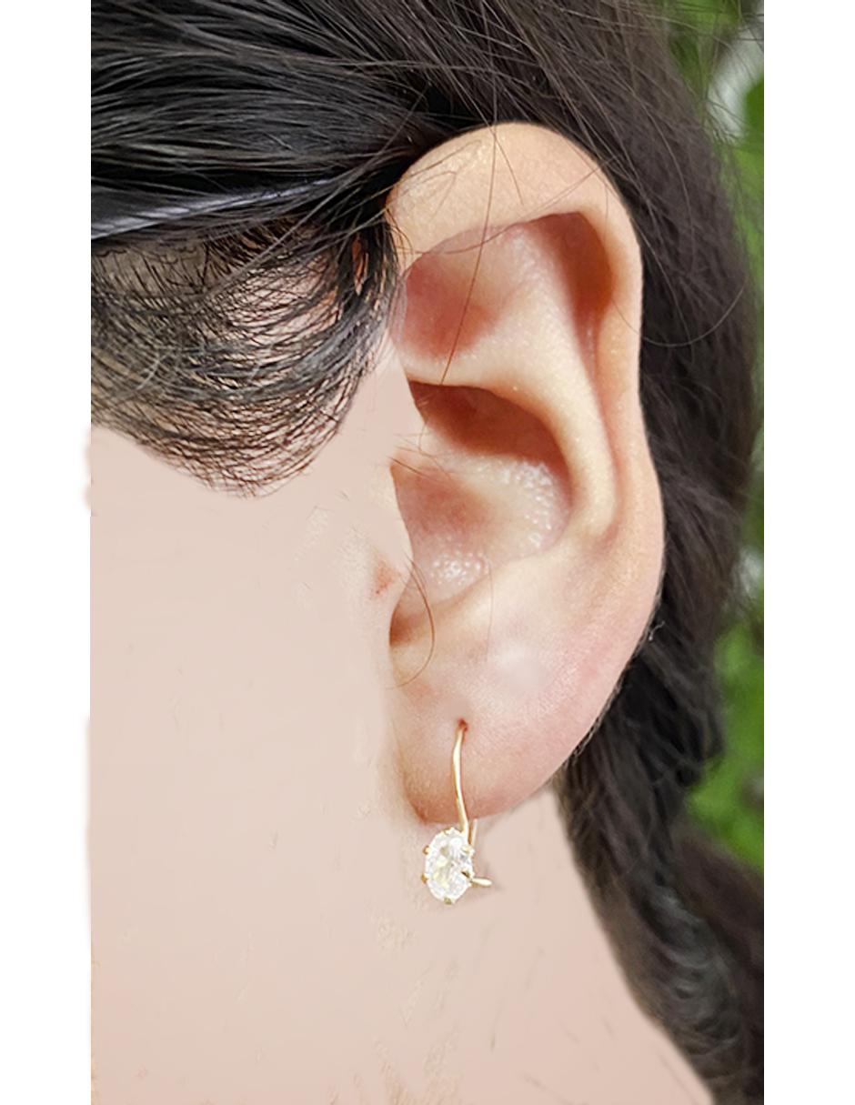 Aretes de oro con acabado brillante zirconia