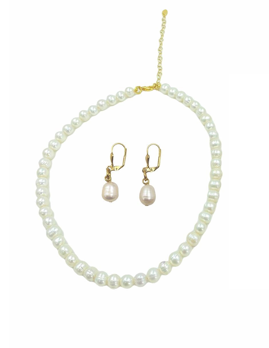 Aretes y collar Aretes y collar