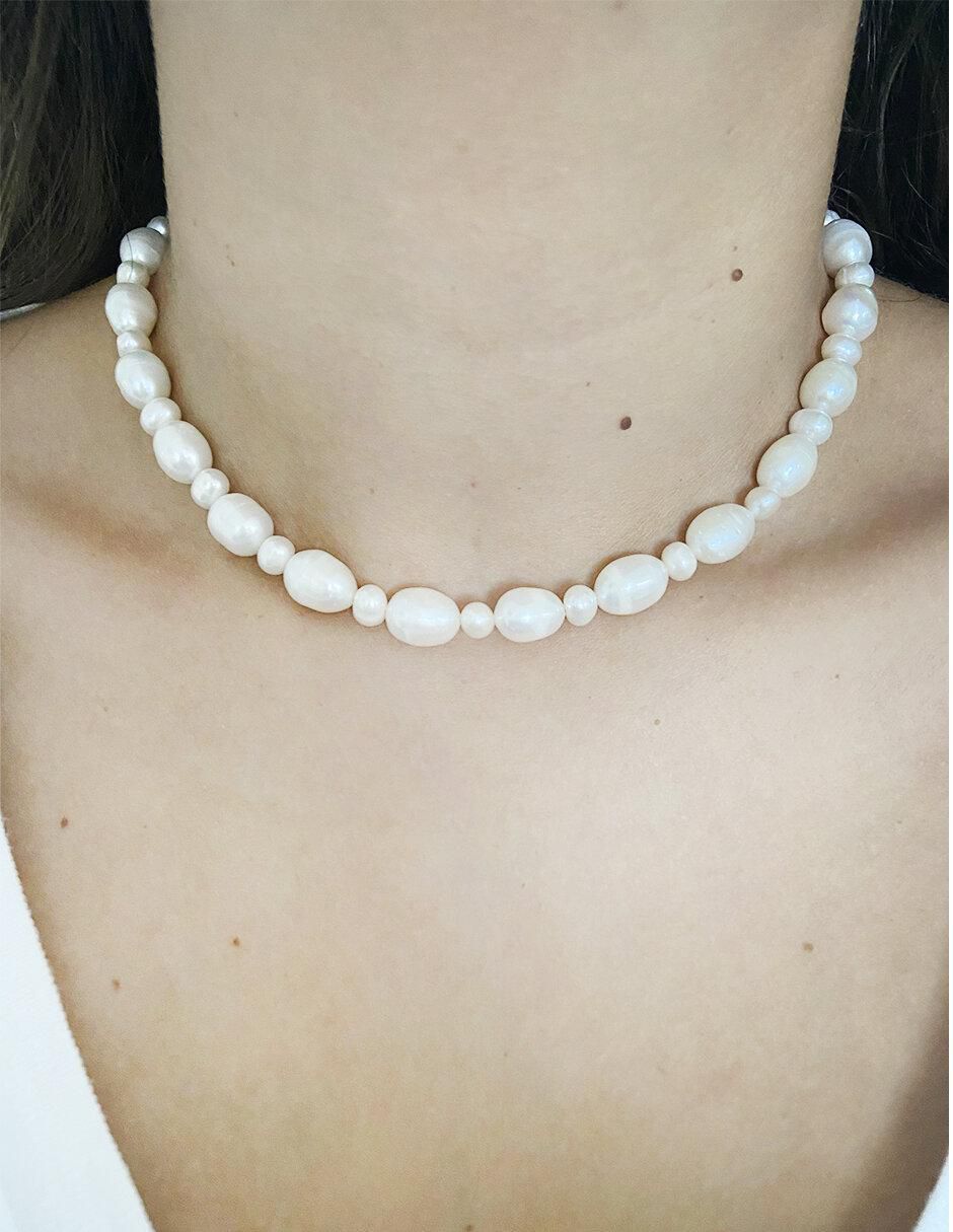 Aretes y collar de perlas 3
