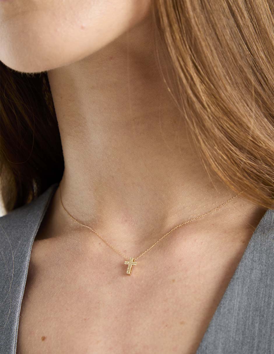 Collar con dije de cruz de oro amarillo 14 K 4