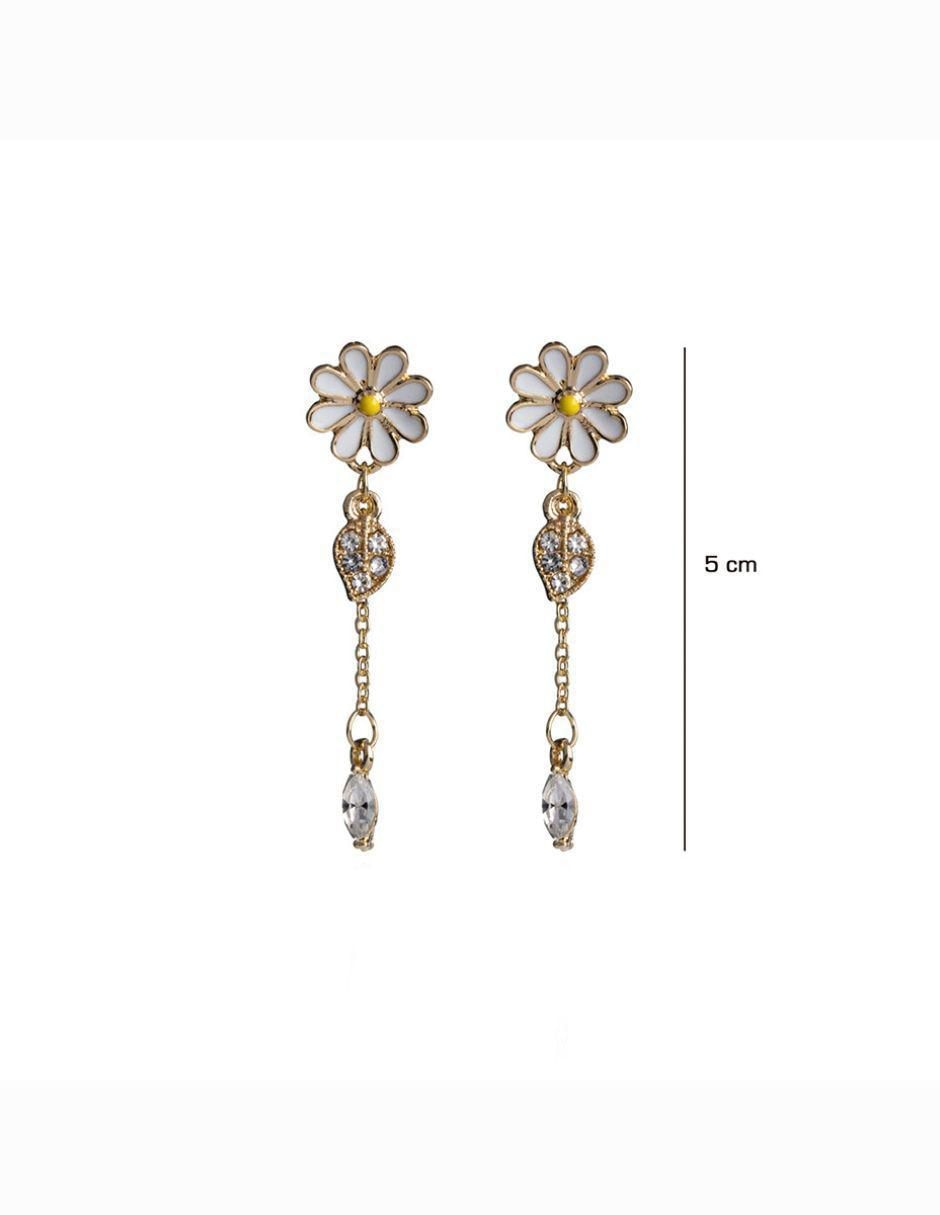 Aretes de flor con acabado baño de oro zirconia 3