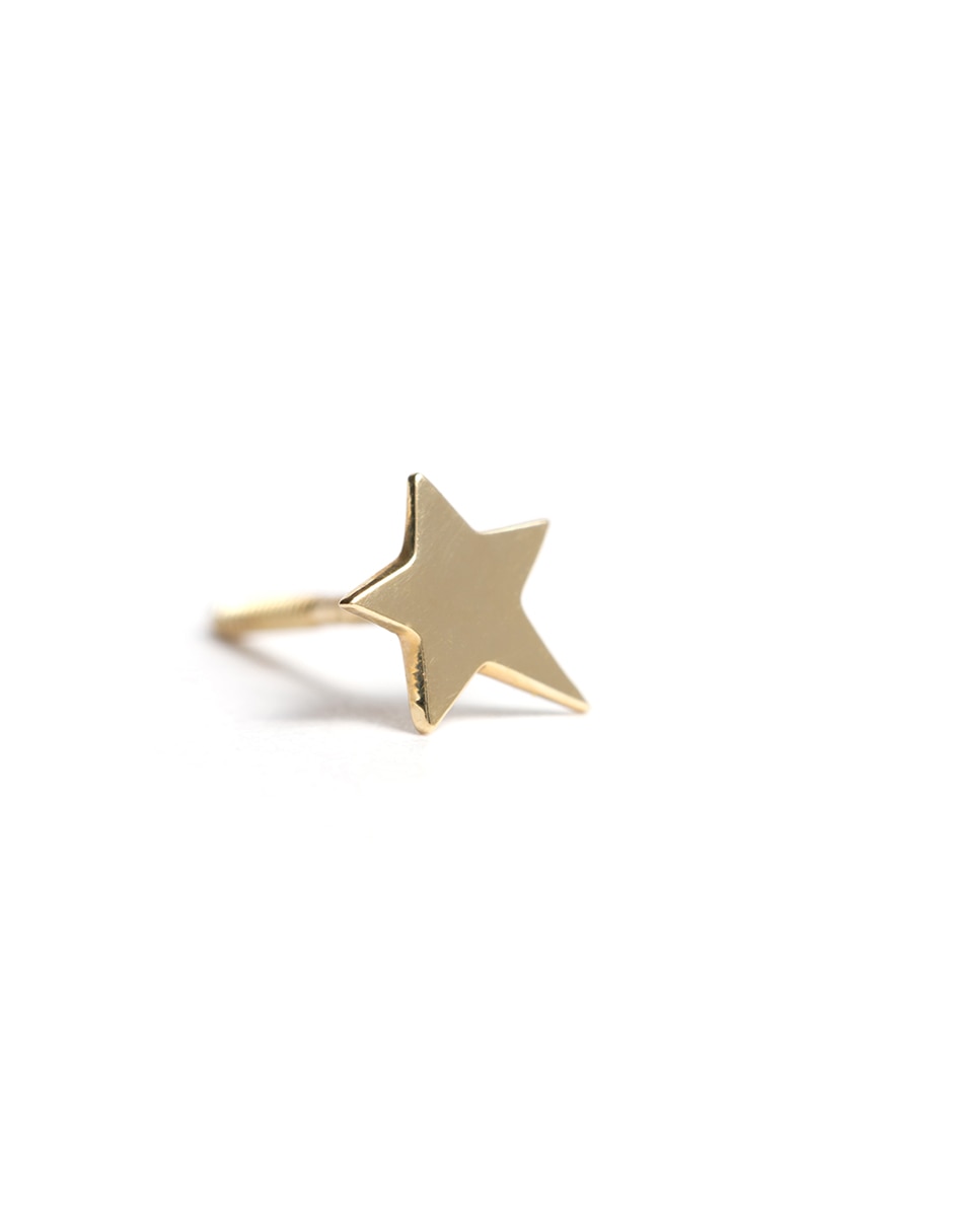 Piercing de estrella de oro con acabado brillante 3