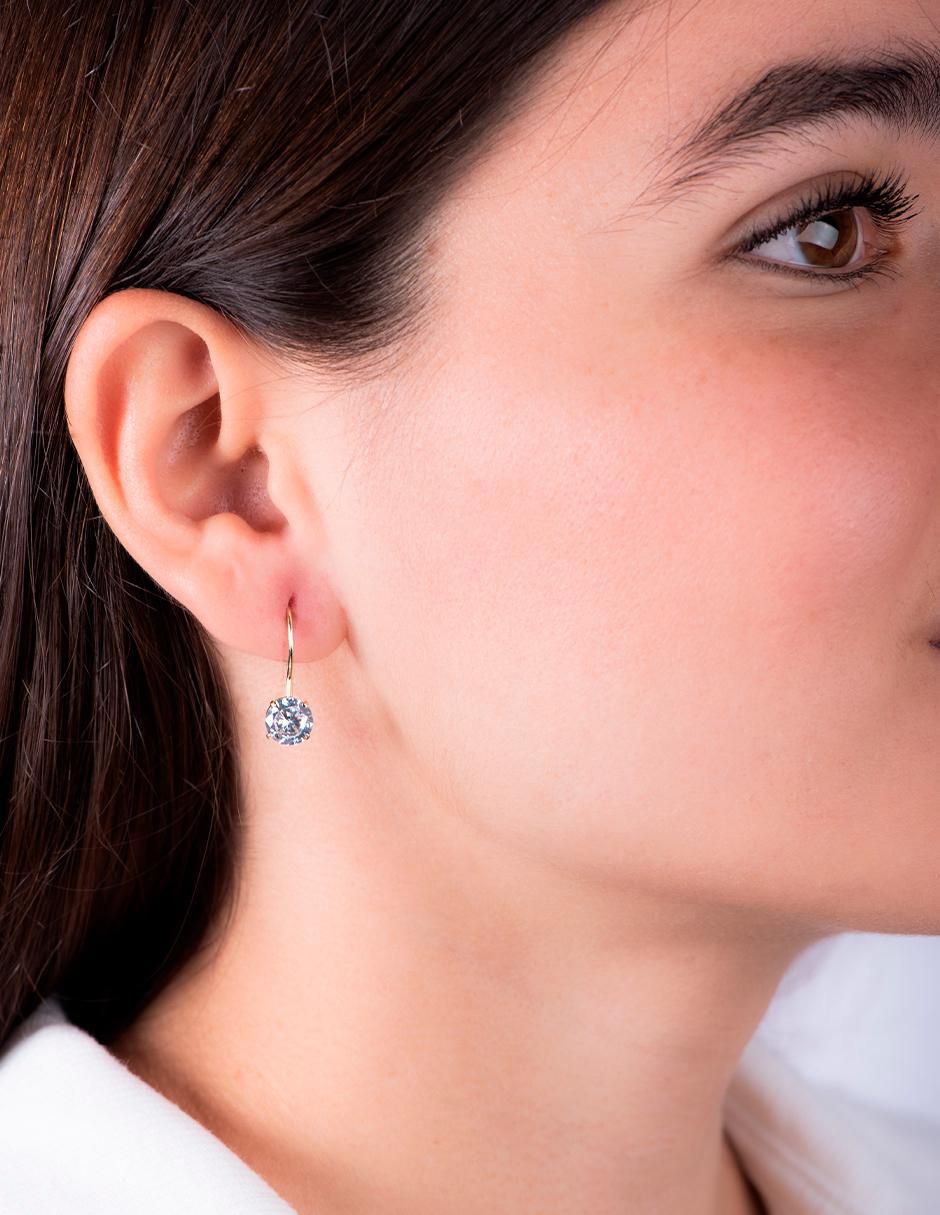 Aretes redondos de oro amarillo 10 K con acabado liso zirconia