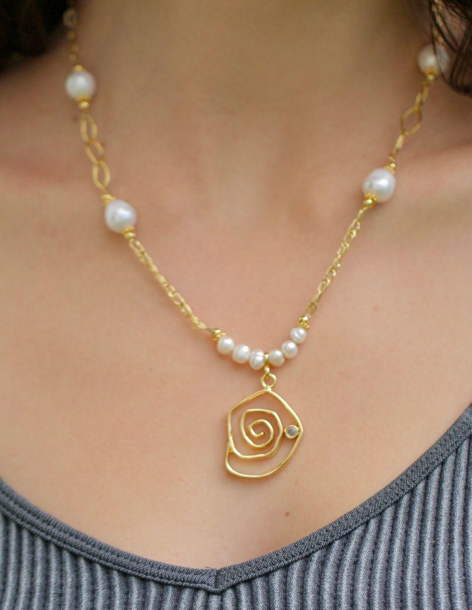 Collar Rosas de baño de oro 3