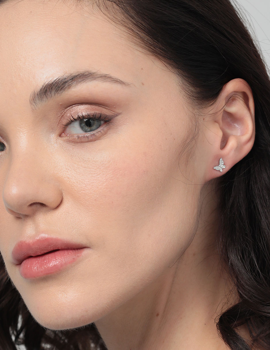 Broqueles de mariposa de oro blanco con acabado pavé diamante 4