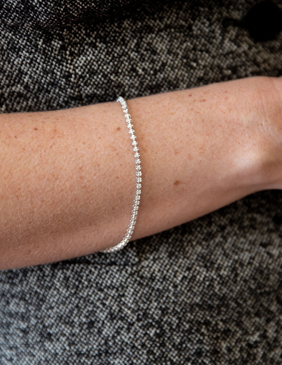 Brazalete Ayla de oro 14 k con acabado pavé 2
