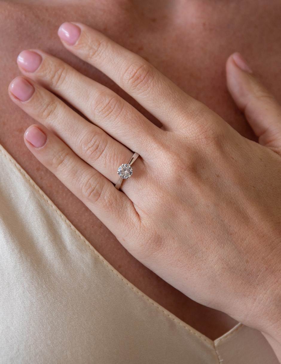 Anillo de compromiso de oro blanco 14 k 11