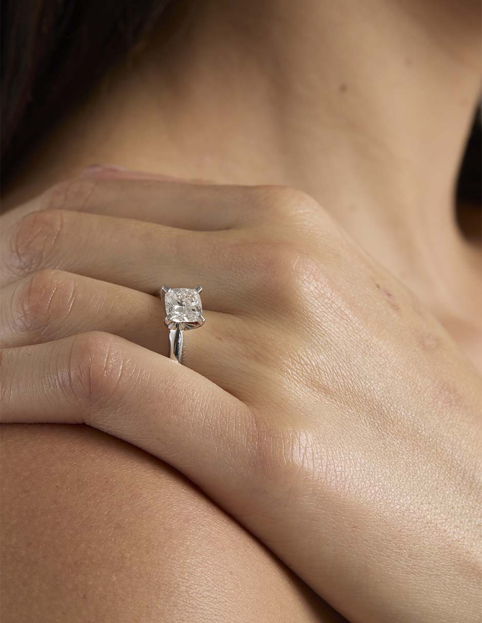Anillo de compromiso de oro blanco 14 k diamante 4