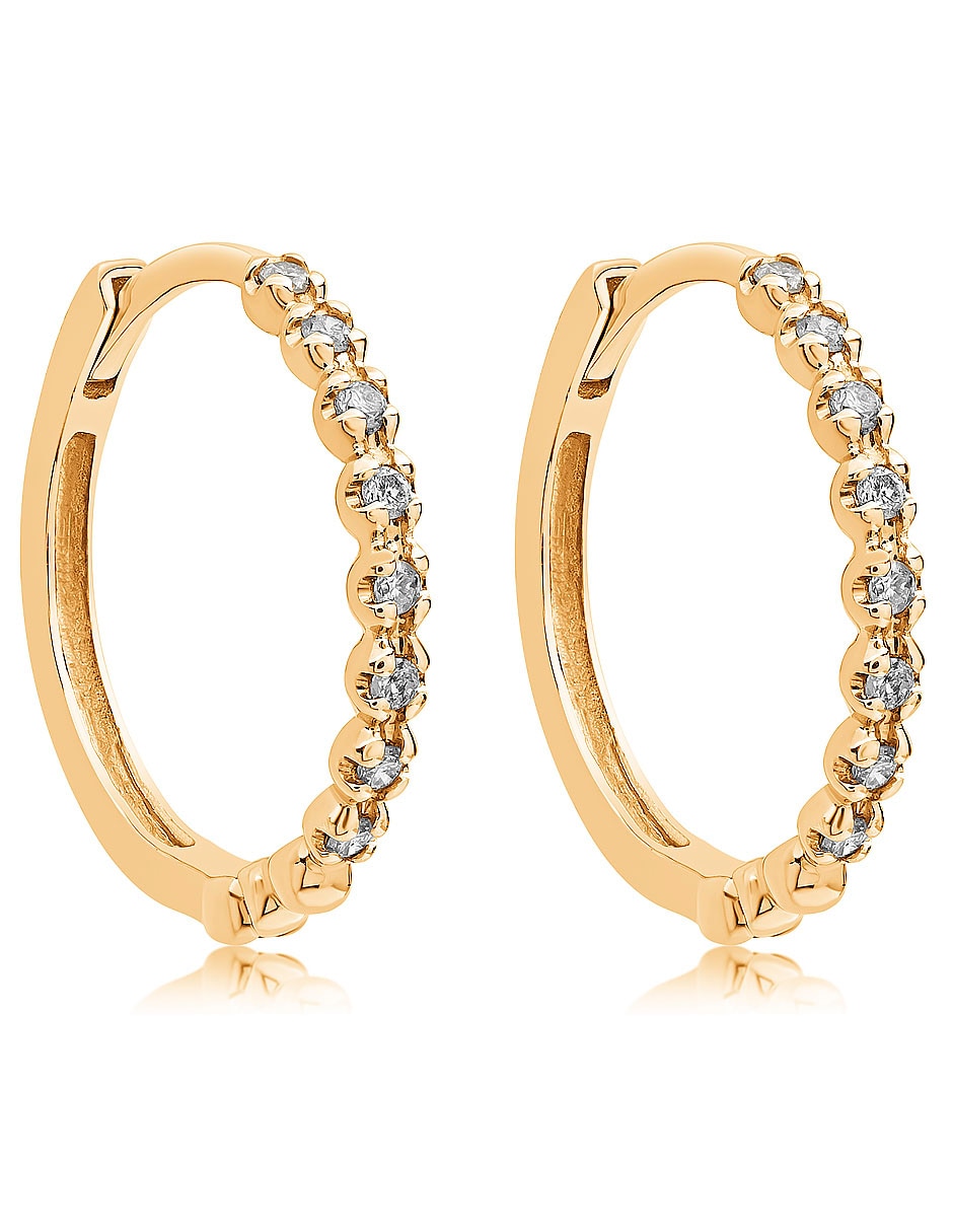 Aretes redondos de oro con acabado brillante diamante