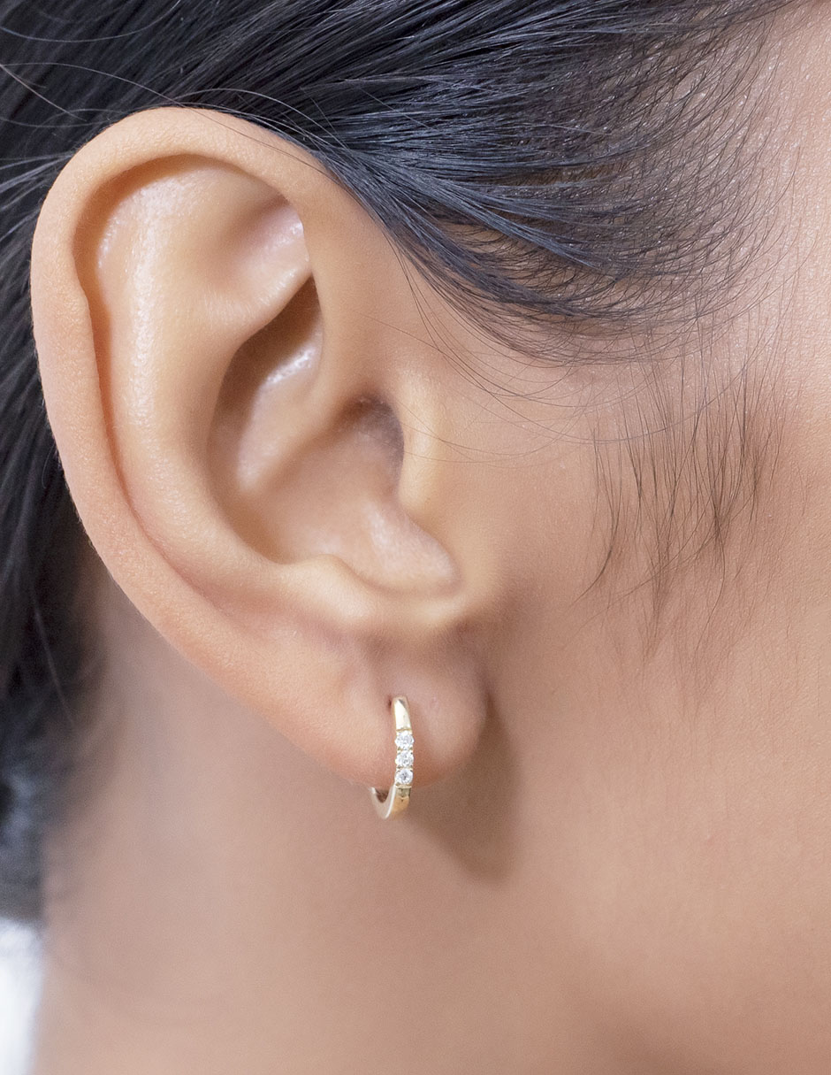 Aretes redondos de oro con acabado brillante diamante 3