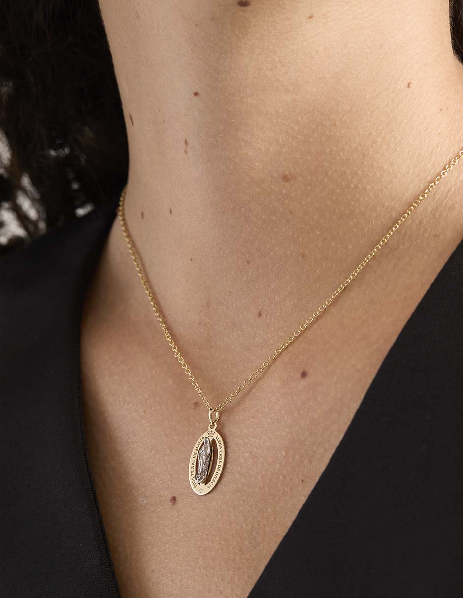 Dije de virgen de oro 14 K diamante 4