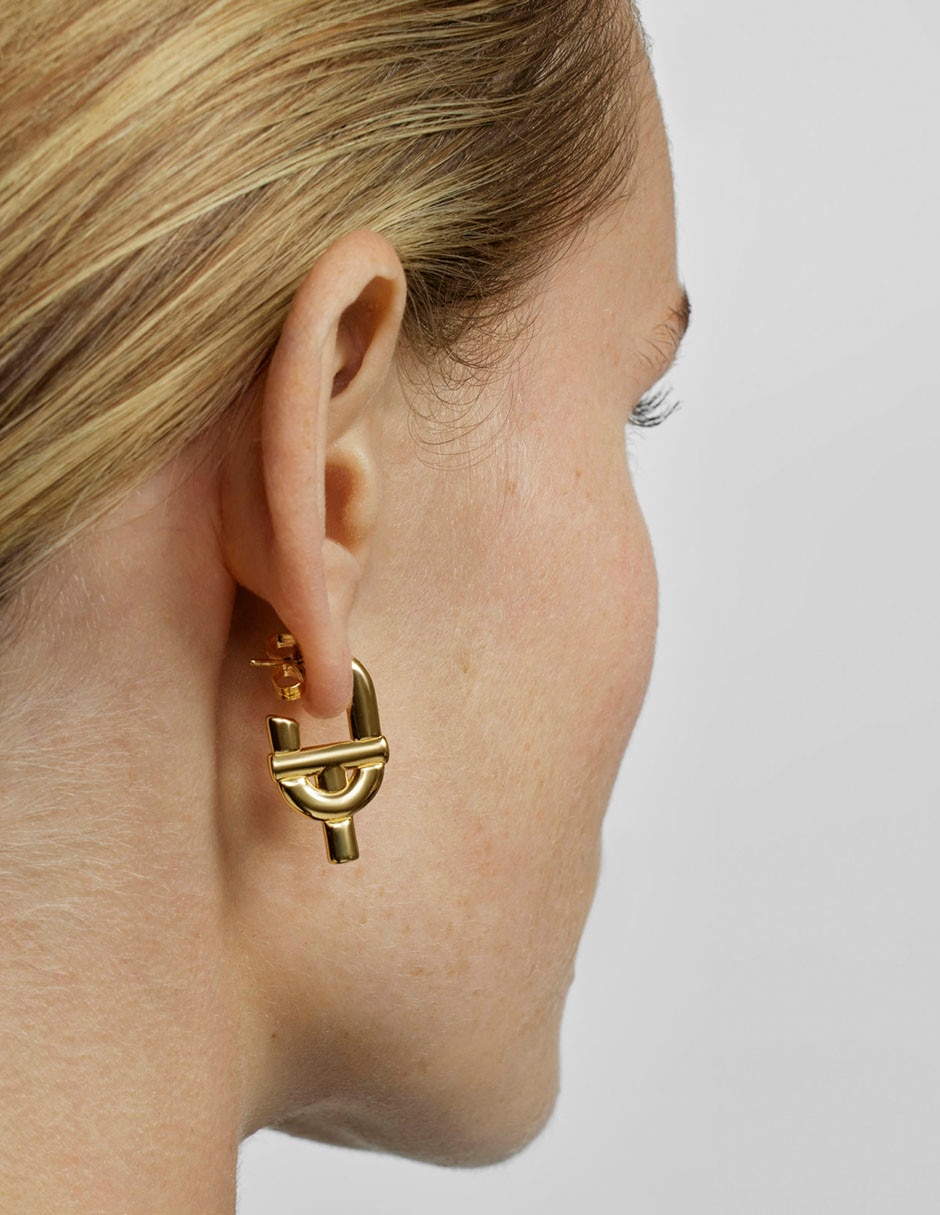 Aretes Manifesto de plata P 925 con acabado baño de oro 4