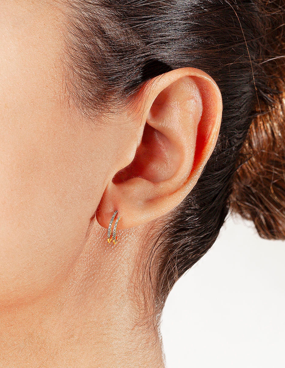 Aretes de oro con acabado brillante diamante 3