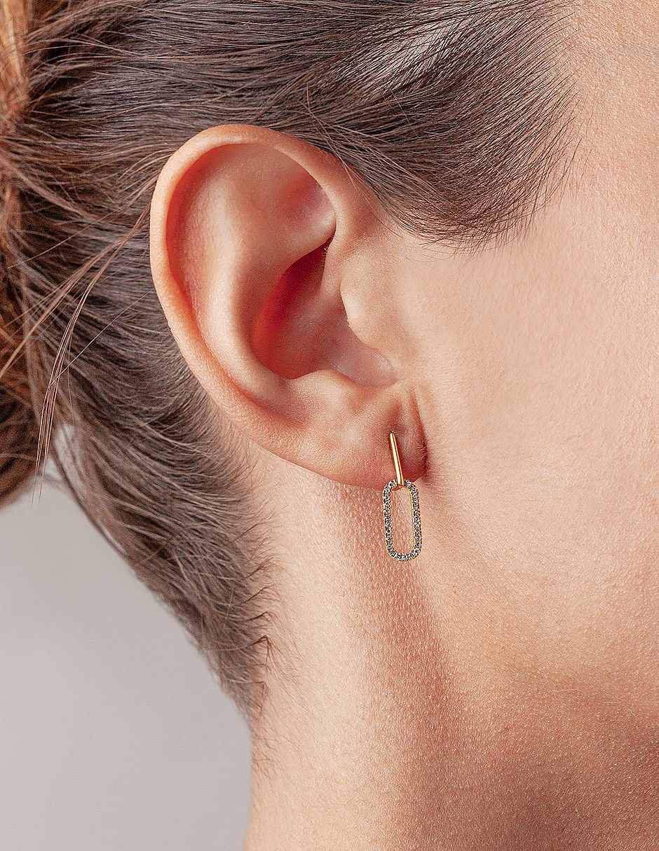 Aretes ovalados de oro con acabado brillante diamante 3