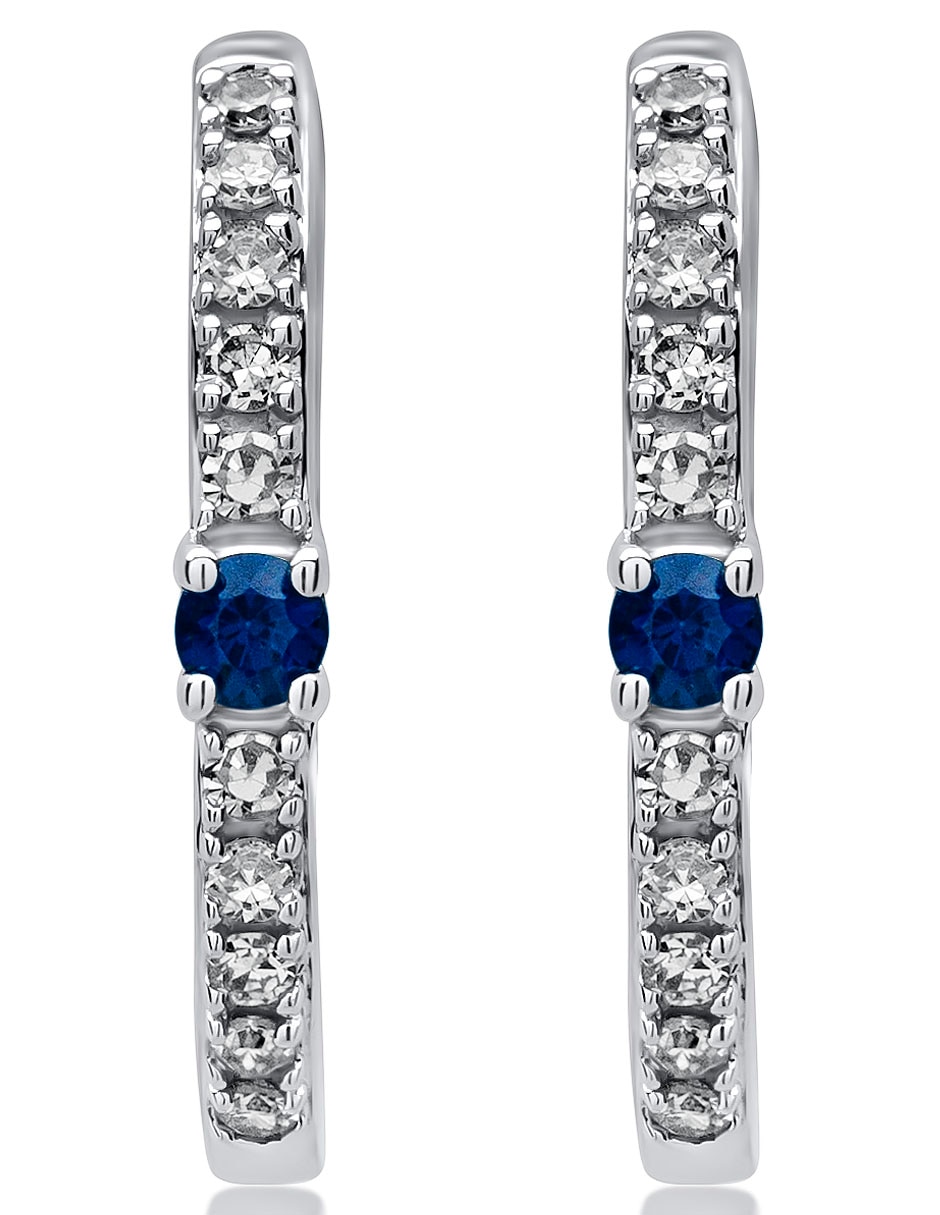 Aretes redondos de oro blanco con acabado brillante zafiro