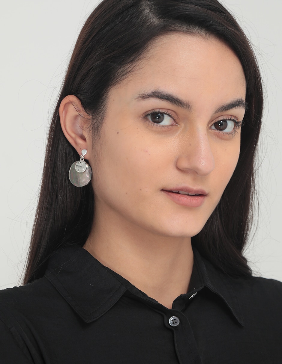 Aretes redondos de plata P 925 con acabado lustre madre perla 4