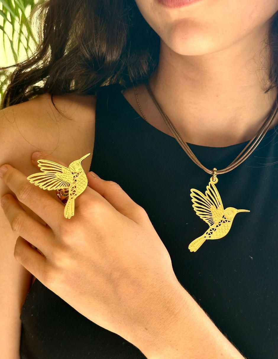 Collar de colibrí 5