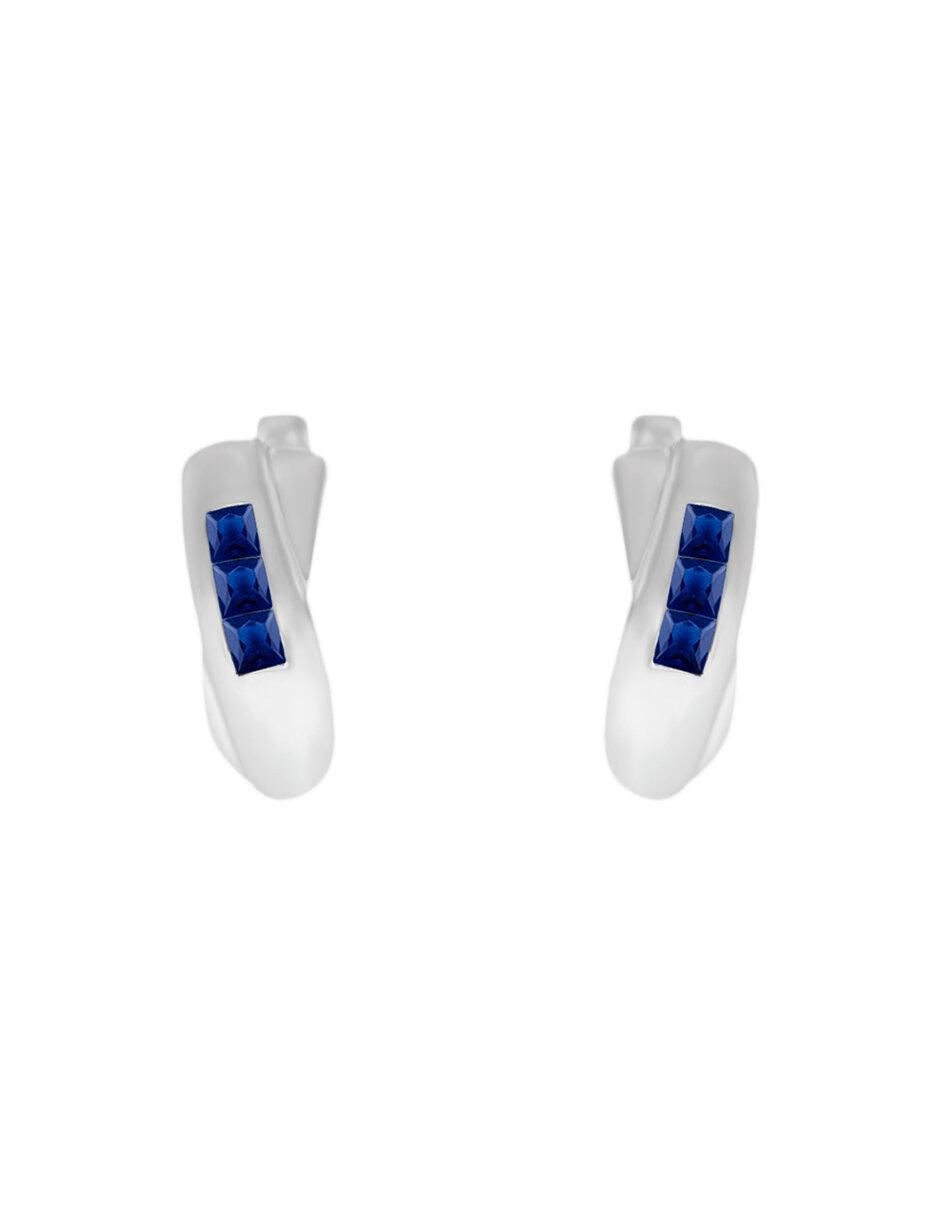 Aretes de oro blanco con acabado brillante zafiro