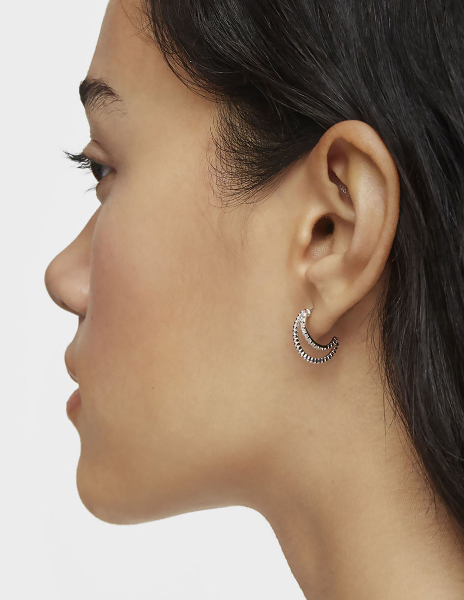 Aretes de luna Les Classiques de oro blanco con acabado brillante diamante 4