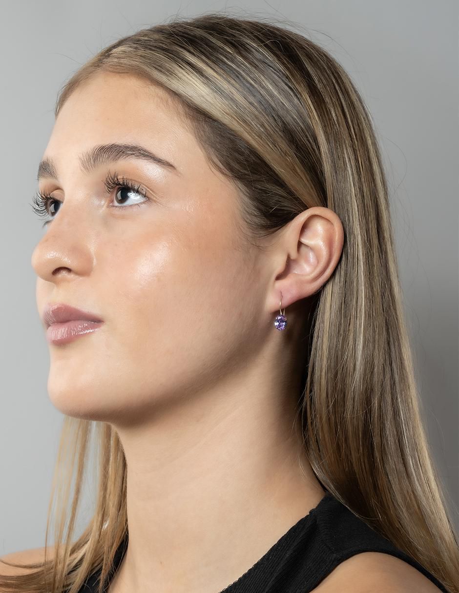 Aretes ovalados de oro con acabado brillante zirconia 3