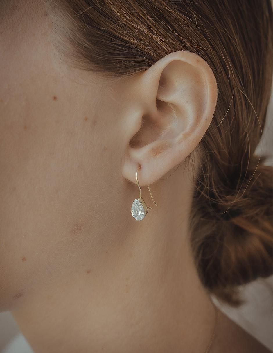 Aretes de gota de oro amarillo 10 K con acabado liso zirconia 3