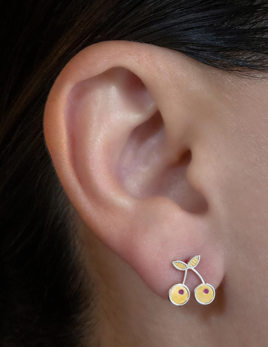 Broqueles de cereza Exclusiva de oro amarillo con acabado espejo zirconia 4