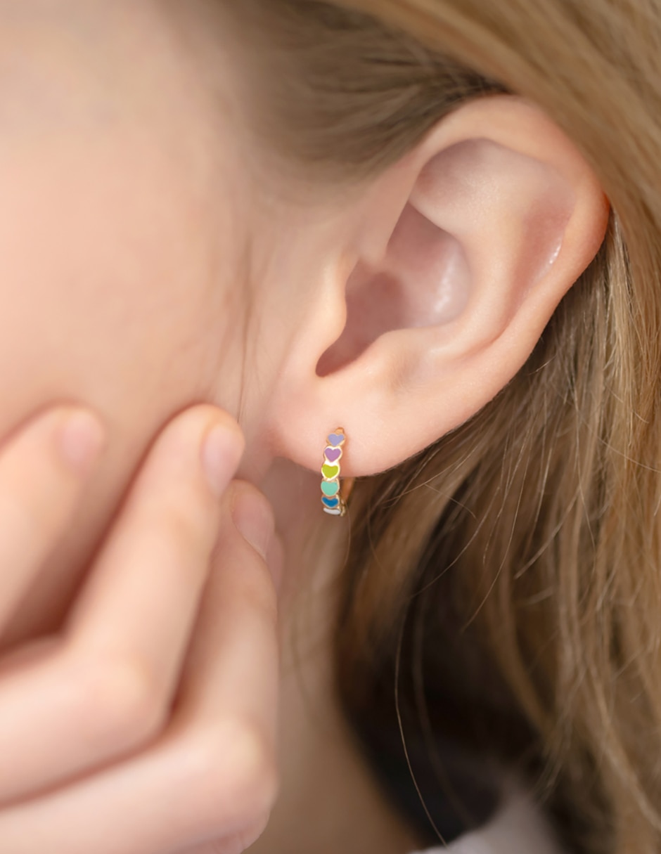 Aretes de aro de corazón de oro amarillo con acabado brillante 3