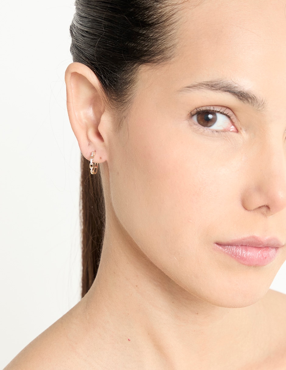 Aretes huggies de oro 14 K con acabado pulido diamante 4