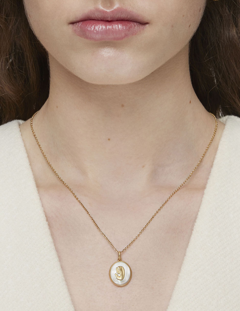 Medalla ovalada devoción de oro amarillo 18 K 6