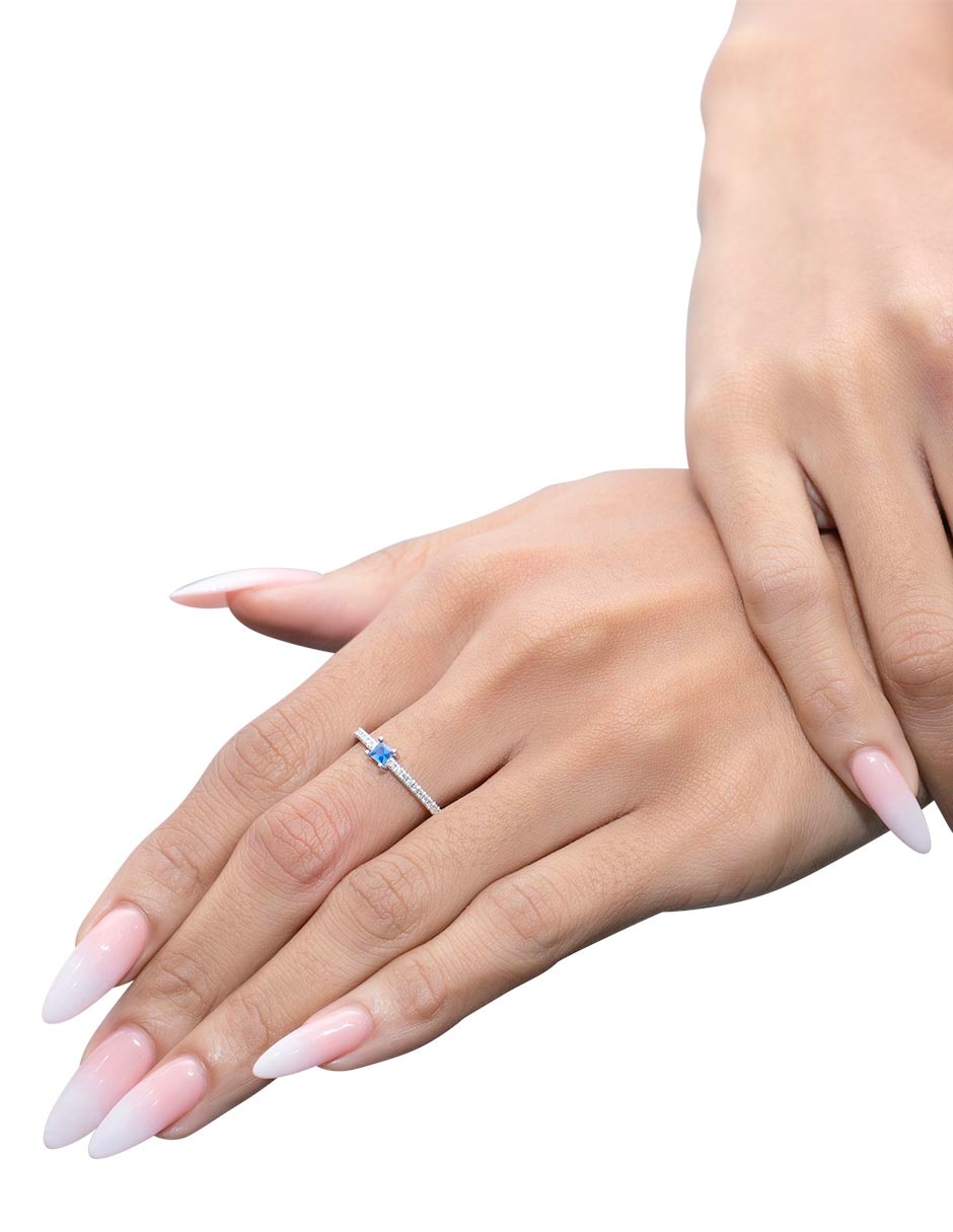 Anillo cuadrado 14 k de oro blanco zafiro pavé 4