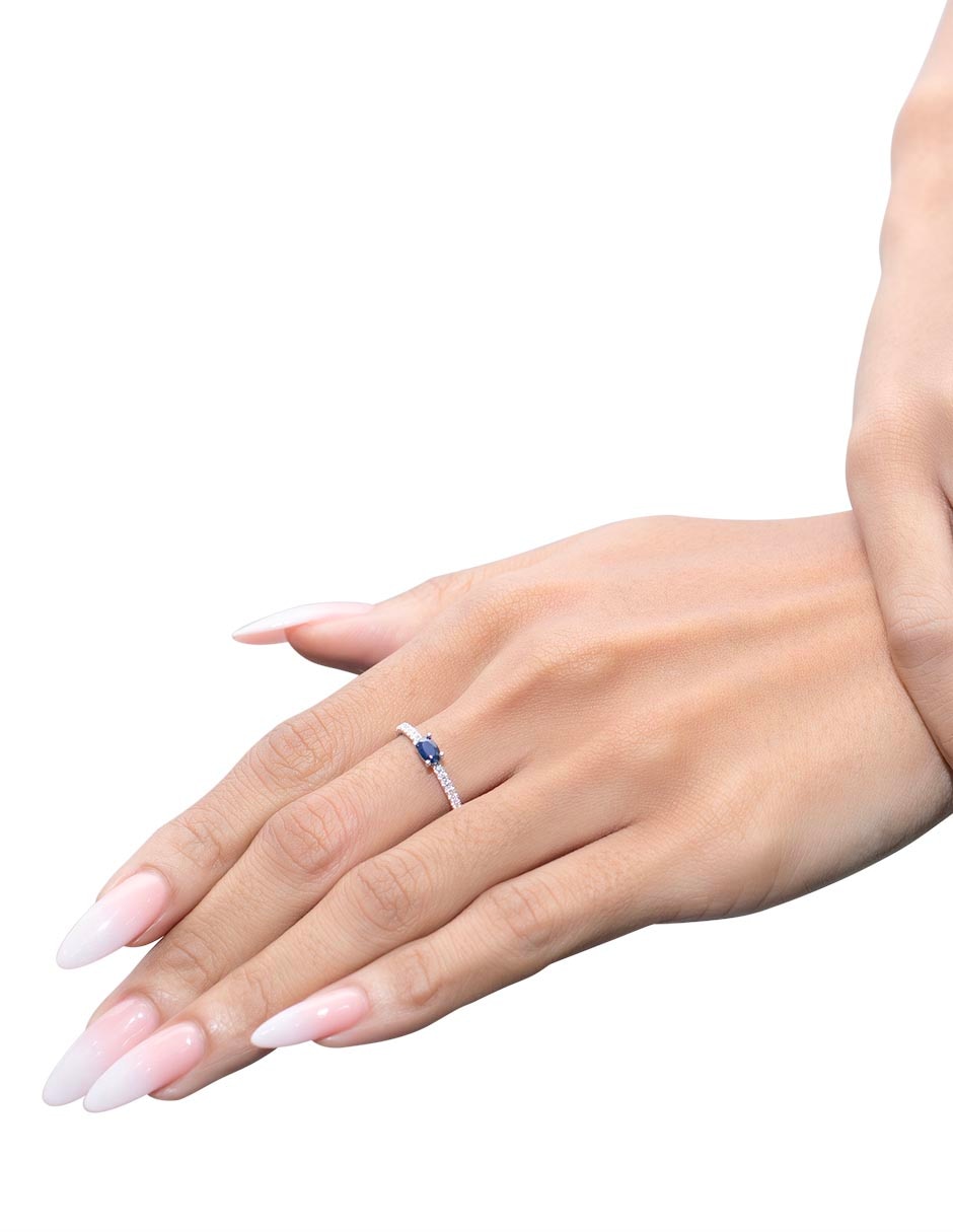 Anillo ovalado 14 k de oro blanco zafiro pavé 4