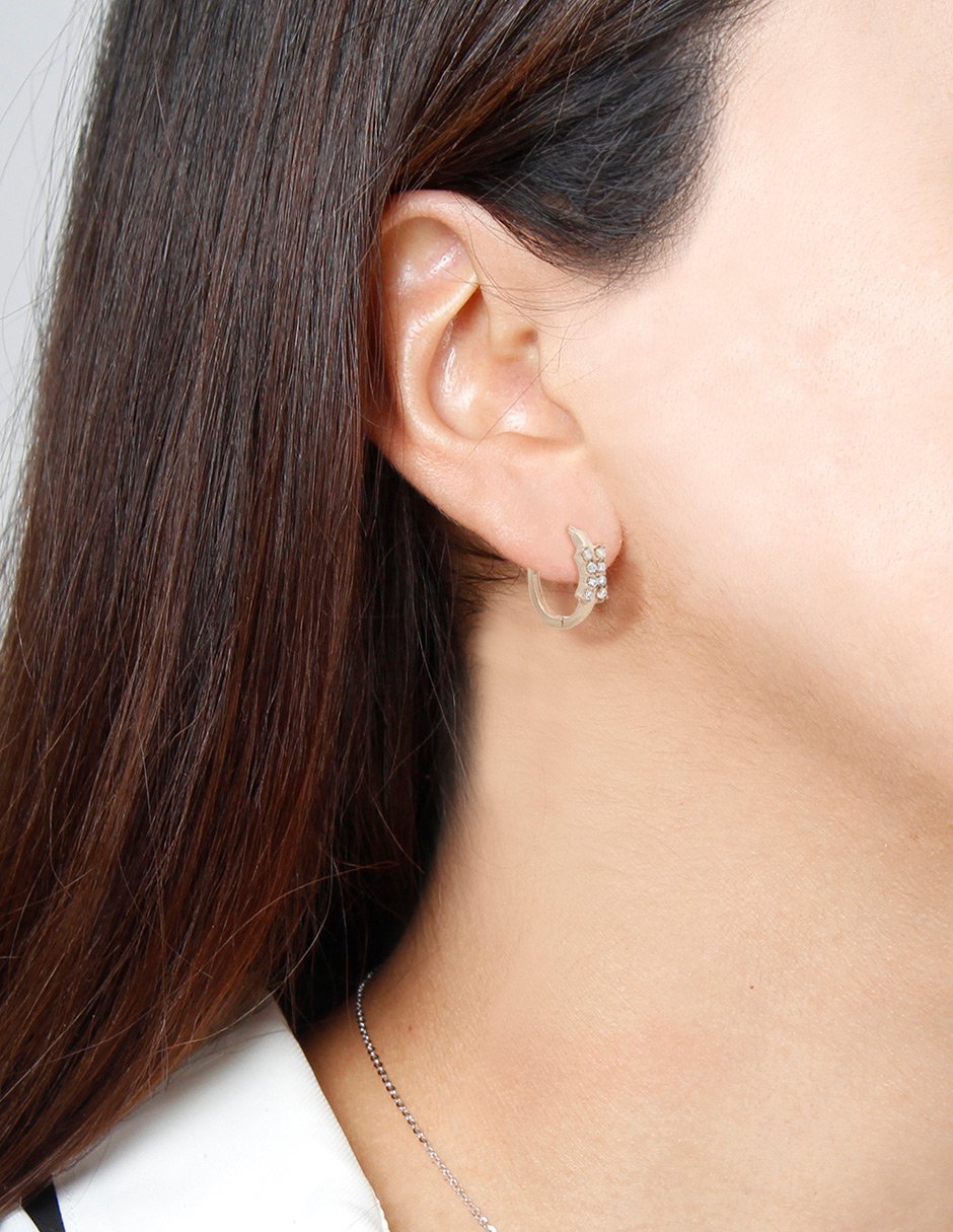 Aretes circulares de oro con acabado espejo diamante 3