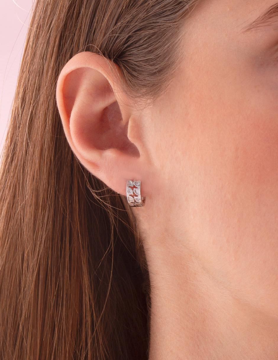 Aretes redondos con acabado plateado zirconia 2