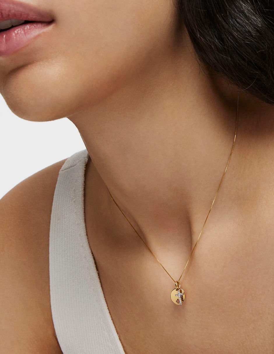 Dije de oro amarillo 18 K 4