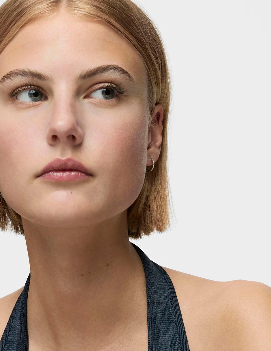 Aretes de aro Les Classiques de oro blanco con acabado pavé diamante 5