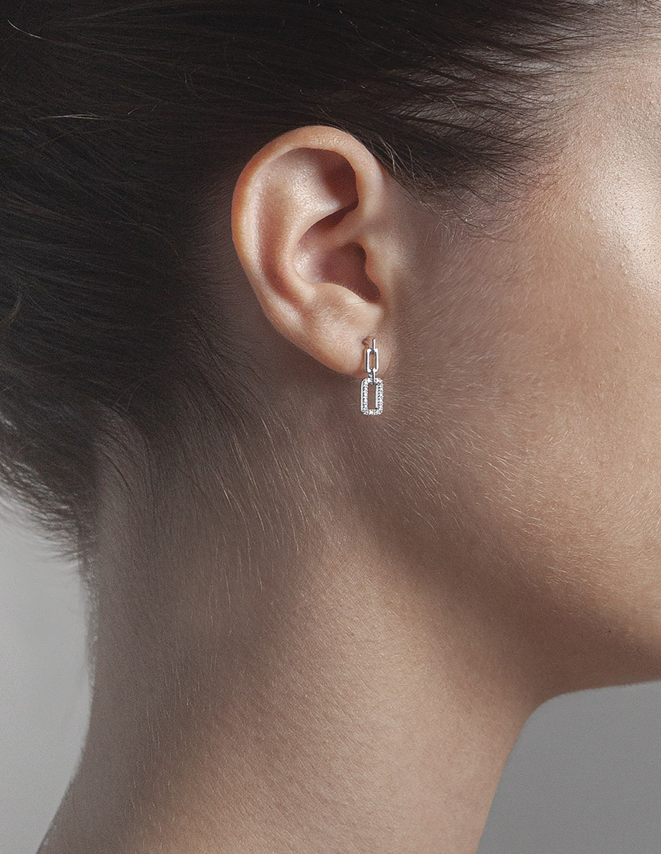 Aretes rectangulares de oro con acabado brillante diamante 3