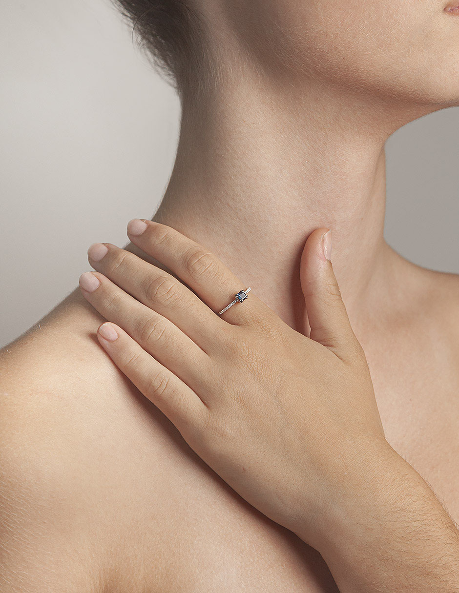 Anillo cuadrado 14 k de oro zafiro y diamante pavé 3